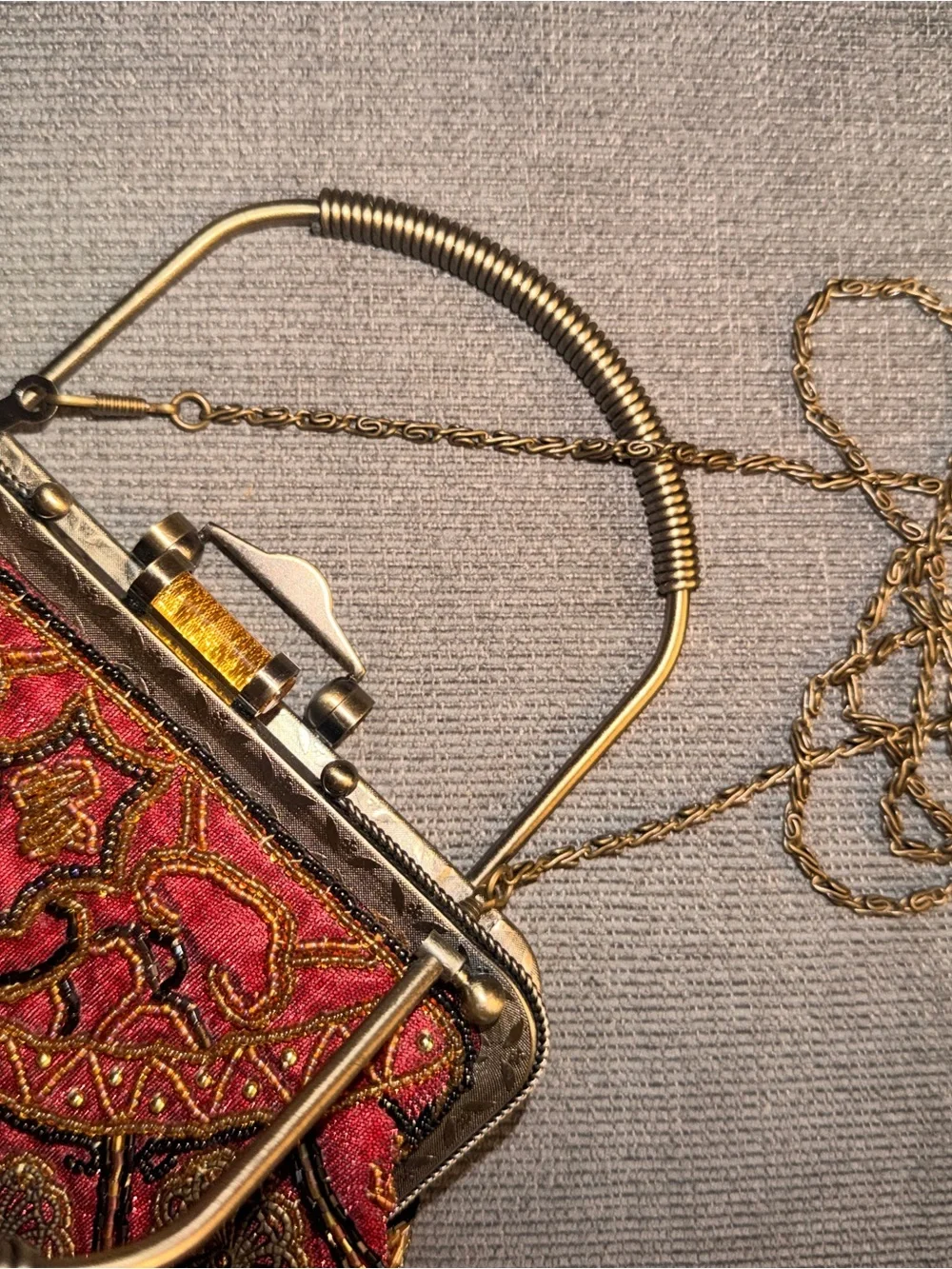 Vintage-Inspired Red Beaded Evening Handbag